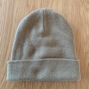 Aritizia TNA beanie